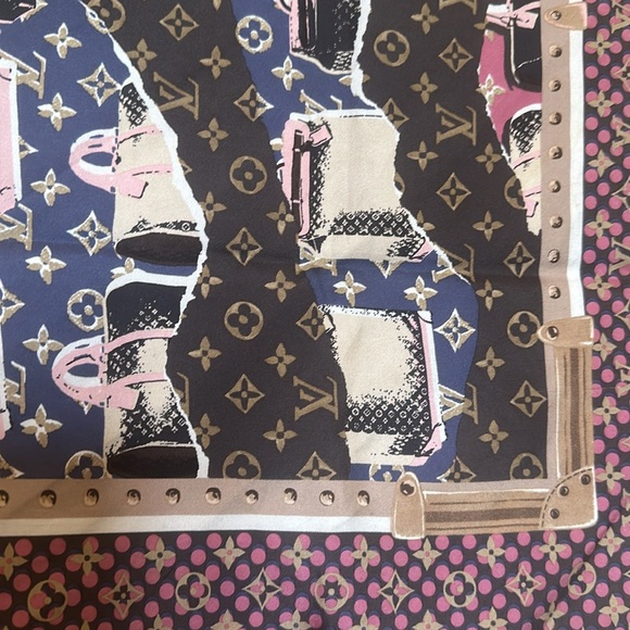 Louis Vuitton scarf from summer of 2013 “Article de Voyage” collection-BNIB - Picture 3 of 11